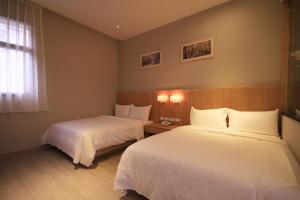 Postel nebo postele na pokoji v ubytování Hangkhau Hotel