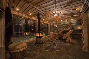 صورة لـ Engholm Husky Design Lodge في كاراشوك