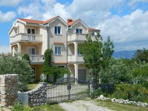 Gallery image of Apartments Skender in Čižići