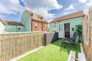 a small backyard with a chair and a fence at Logan Lodge, Great Yarmouth - for your large group! in Great Yarmouth