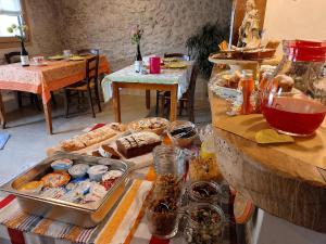 a table filled with lots of different types of food at Casa Tormena in Valdobbiadene