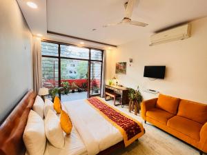 a bedroom with a large bed and a couch at Grove Residency Huaz Khas New Delhi - Couple Friendly in New Delhi +54 photos