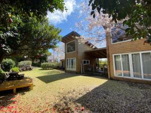 a house with a yard in front of it at 서귀포 다붓 in Susal-li