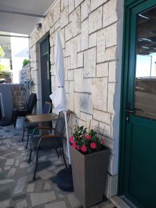 a patio with an umbrella and a table and chairs at Sobe Kraft 2 in Živogošće
