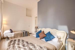 A bed or beds in a room at Vatican Miracle Suite