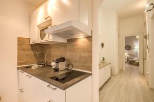 A kitchen or kitchenette at Vatican Miracle Suite Még 23 kép