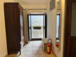 a hallway with a door and a window with a fire hydrant at La Loggetta in Bagnaia