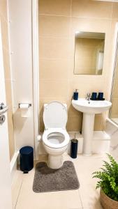 a bathroom with a toilet and a sink at Modern Bright Flat Central & Stylish in Central Station