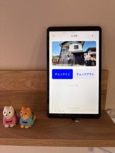 a tablet computer sitting on top of a wooden table at にこの家 --多頭飼い,大型犬も猫もうさぎも歓迎 秩父の一棟貸し-- in Chichibu +16 photos
