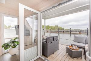 a screened porch with a view of the water at Hausboot Sophie in Stralsund in Stralsund