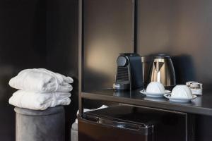 a room with a table with a coffee maker and towels at Kore Luxury Suite e Spa in Naples