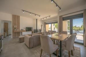 a living room with a table and a couch at Drina Lux in Loznica