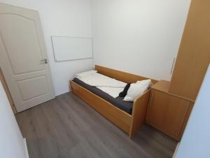 a small bedroom with a bed and a door at Ruhige Unterkunft in Oberlungitz +2 photos