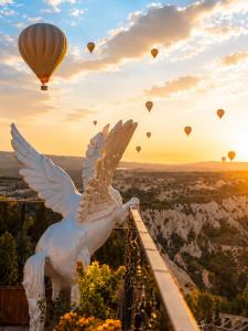 a statue of a bird and hot air balloons at Cappadocia Pegasos Cave Suite Hotel in Uçhisar