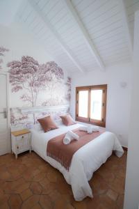 a bedroom with a large bed in a room at Hotel Casa de la Torrecilla in Campo de Criptana +42 photos