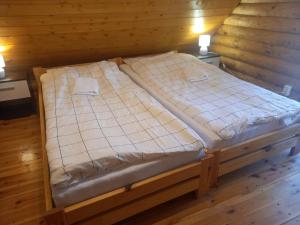 En eller flere senge i et værelse på Osada Notecka + 72 billeder