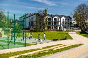 a park with a tennis court and some buildings at DG Apartamenty Bulwary-Apartament Sombrero Verde in Mielec