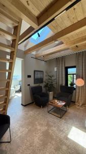 a living room with couches and a table at Gleisbett 12-3 in Meiningen