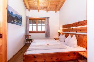 a bedroom with a bed in a room at Loderbichl Alm Ferienwohnungen in Lofer
