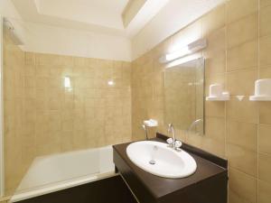 a bathroom with a sink and a bath tub at Appartement avec mezzanine pour 4, vue sur Gourette - FR-1-400-49 in Gourette
