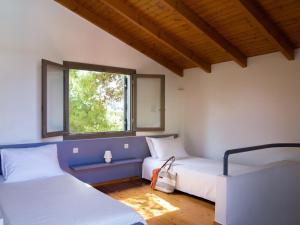 Llit o llits en una habitació de Villa Pefki