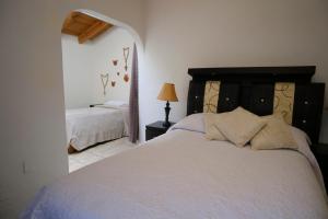 a bedroom with a large white bed in a room at Casa Los Agapandos in Valle de Bravo