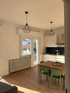 a kitchen and dining room with a table and chairs at LatinaStreet Apartament in Riccione