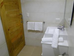 Bilik mandi di Apartamento Carmil I +26 gambar