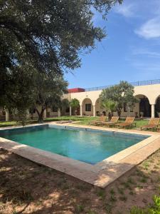 a swimming pool in front of a building at Dar Laydam in Aït Zat