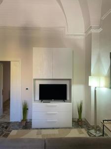 a living room with a tv on a wall at Domus Solis Salento in Campi Salentina