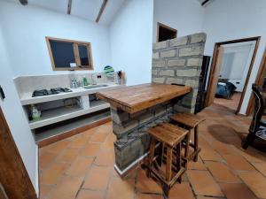 a kitchen with a stone bar in a room at Oasis Campestre in Sáchica