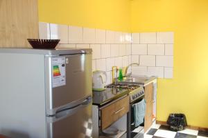 Una cocina o zona de cocina en Kapai Departamentos de Turismo