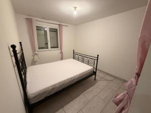 a bedroom with a bed and a window at Le clos des voies in Ganges