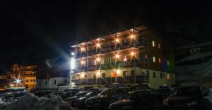 a building with cars parked in a parking lot at night at Ferienwohnung Ski-Hans in Planneralm