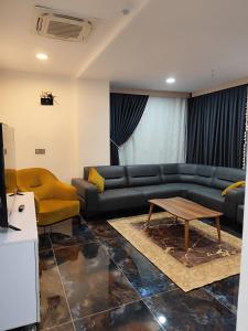 a living room with a couch and a table at الربيعي للشقق الفندقية 200متر عن الحرم in Karbala