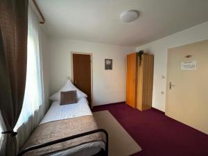a bedroom with a bed and a window and a door at Adriaapartman in Bad Wörishofen +14 photos