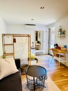 a living room with a couch and a table at Stylish private-entrance studio with bath and shower near Nijmegen Centre and Arnhem Zuid in Nijmegen