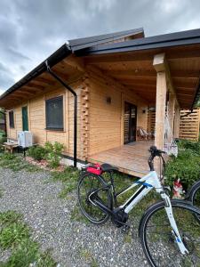 a bike parked in front of a cabin at Leśna Polana in Józefów