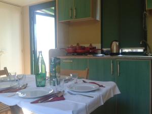 Kuchyň nebo kuchyňský kout v ubytování Mobile Homes Vila Punta