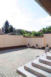 a courtyard with stone steps and a fence at Casa Tamplarului in Orăştie