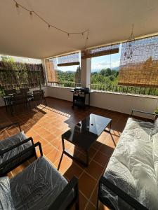 a living room with a couch and a table at El Refugio in Fondón