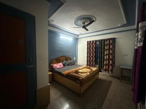 a bedroom with a bed and a ceiling at Pine View By Wonderhill in Manīkaran +18 photos