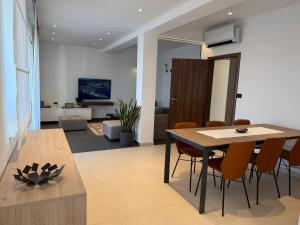 a dining room and living room with a table and chairs at Apartment Spanjol in Banjol