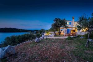 a house on the shore of a body of water at Trasorka House in Veli Lošinj