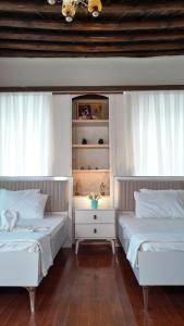 two beds in a room with two windows at Gaziayintap Konağı in Şahinbey +19 photos