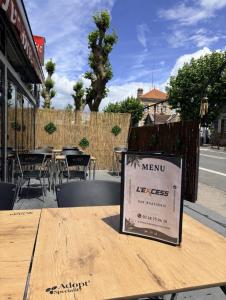 a sign sitting on top of a wooden table at GOOD NIGHT HÔTEL By L'excess in Vierzon