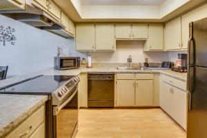 Gallery image of Work & Play in Yuma: Central Condo w/ Pool Access in Yuma +15 photos