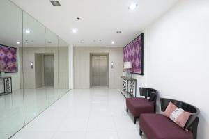 a lobby with couches and mirrors in a building at Tom's Cabin Hotel in Cebu City