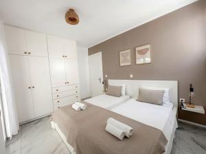 a bedroom with two beds with towels on them at Lilu Villa 1 with Private Pool and Seaview in Tigaki