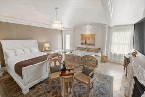 a bedroom with a bed and a bath tub and a television at Summer Creek Inn in Johnson Siding